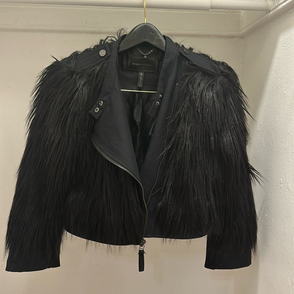 BCBG Max Azria fuzzy cropped jacketet